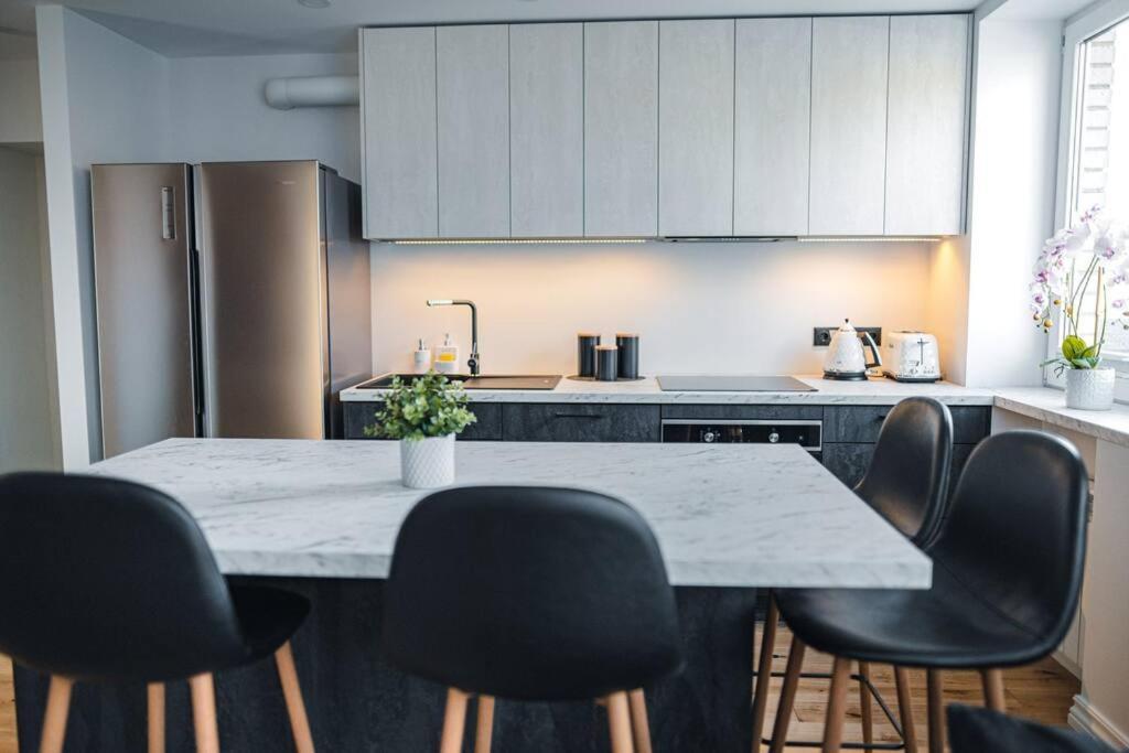New Luxury 3Br Apartment In Old Town, Free Parking Haapsalu Eksteriør bilde