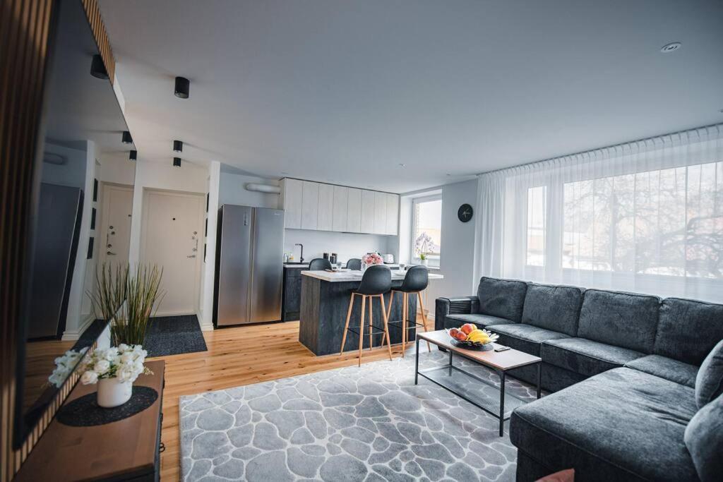 New Luxury 3Br Apartment In Old Town, Free Parking Haapsalu Eksteriør bilde